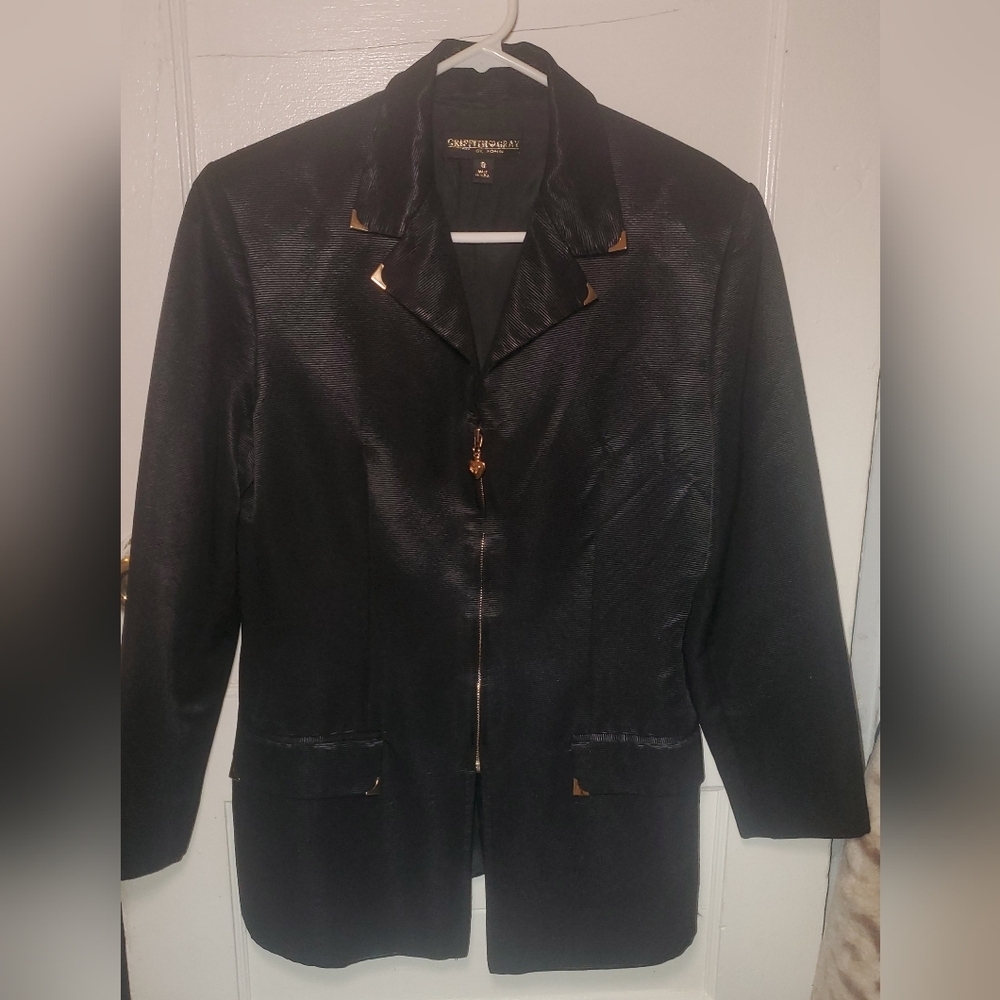 Black Formal Blazer with Zipper Closure